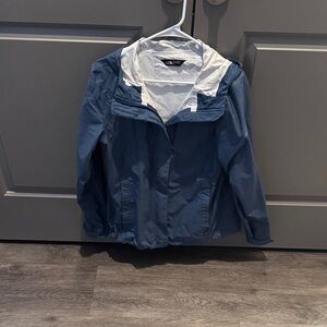 The North Face Light Gray Patterned Windbreaker